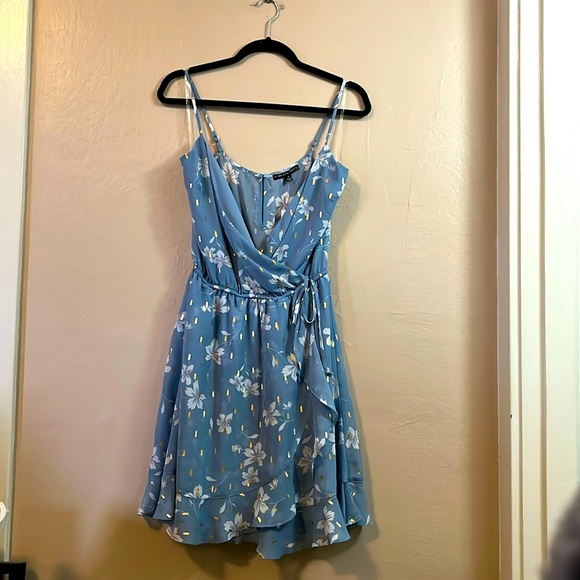 NWT Three Pink Hearts Blue White Gold Floral Faux Wrap Mini Dress S - Picture 1 of 11